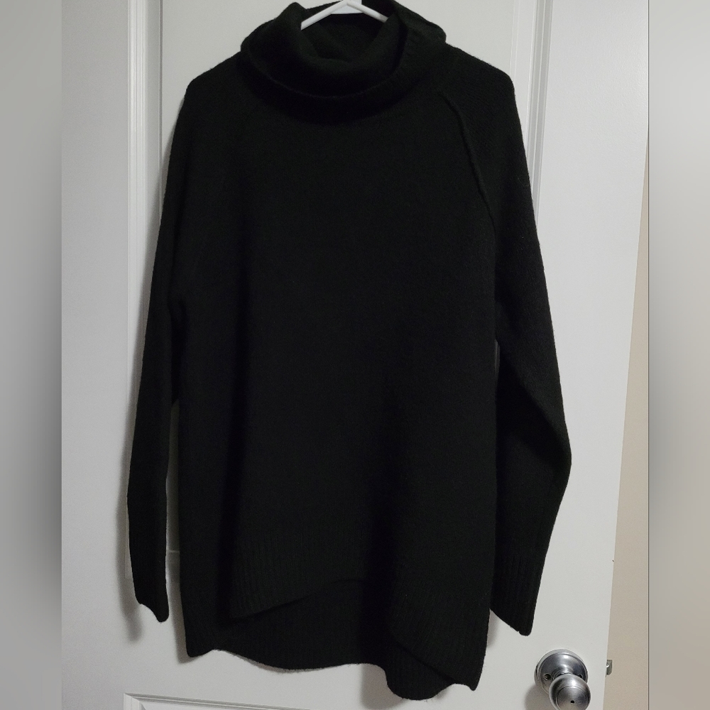 Le Chateau black hi-lo sweater size medium NWT